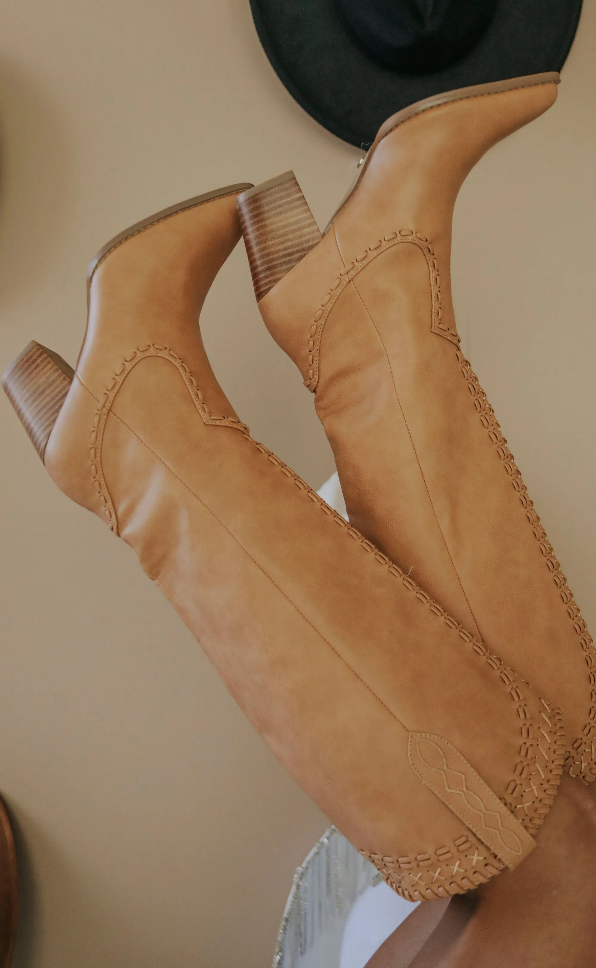 billini: finley boot - camel